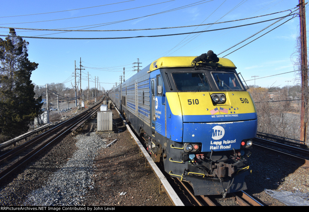 Z Train Heads away from Babylon Station heading to NYP